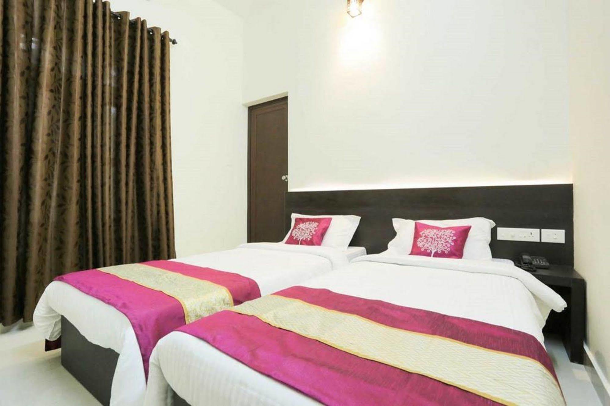Hotel Prathiba Heritage Тривандрум Экстерьер фото